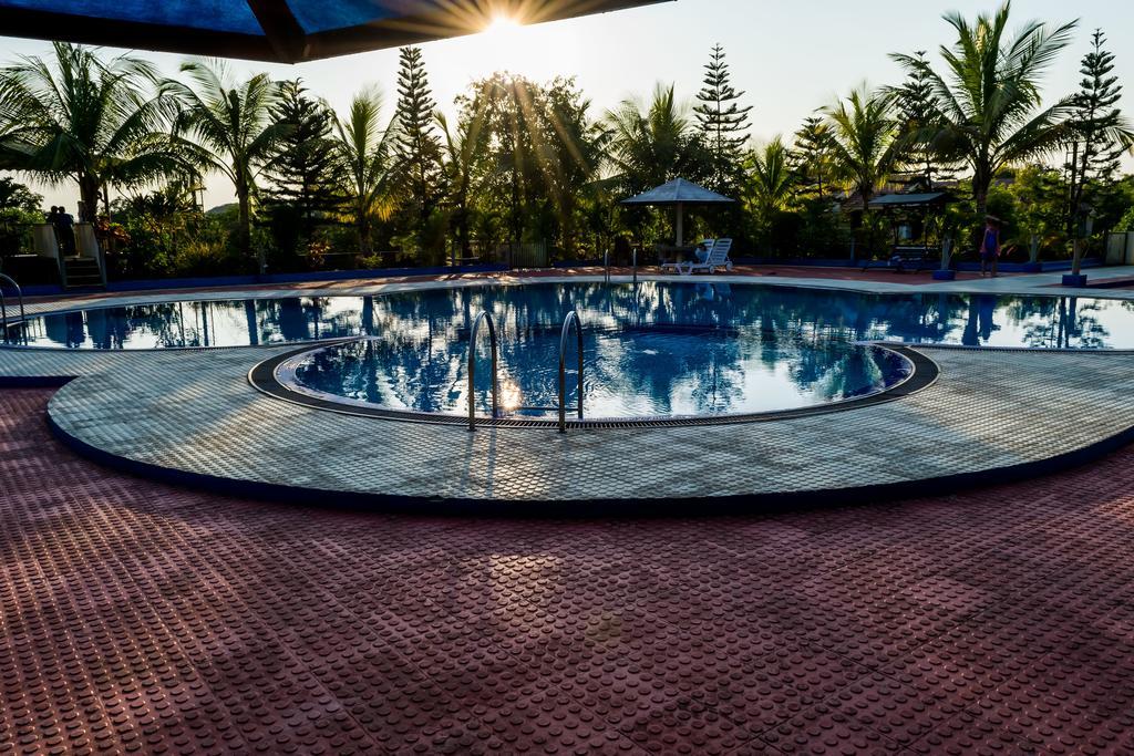 Amidhara Resort Szaszan Gir Kültér fotó