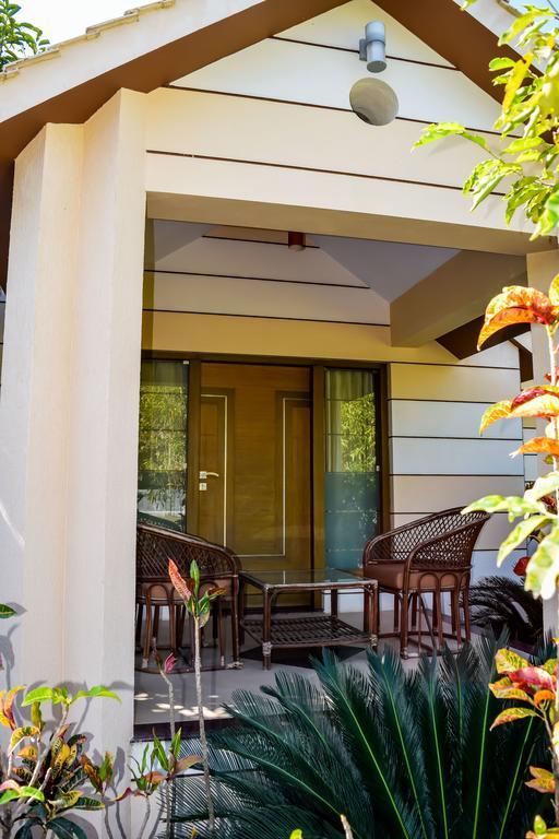 Amidhara Resort Szaszan Gir Kültér fotó